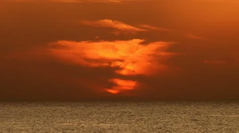 Sunset over the ocean Vídeo Stock 20511733