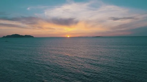 Sunset over the Ocean 動画素材 79274807