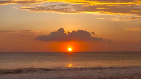 Sunset over the ocean	 動画素材 172386247