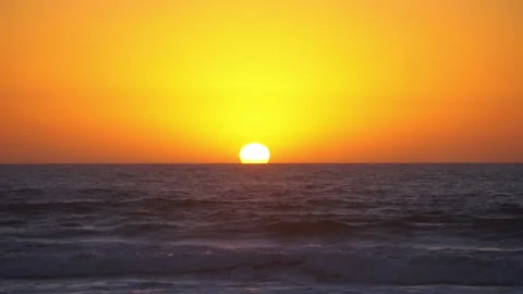 Sunset over the ocean in real slow motion Stock-Footage 86414173