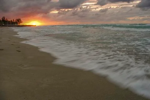 Sunset over the ocean, sun, waves, beach Foto stock