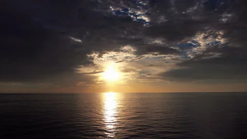 Sunset over the ocean time lapse in 4K 스톡 동영상 87769167