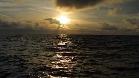 Sunset over open ocean Stockbeeldmateriaal 108835300