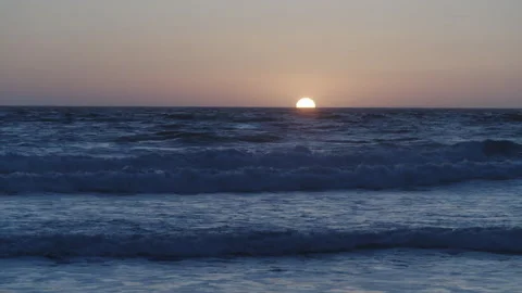 Sunset Over Pacific Ocean – Sun Setting at Ocean Beach San Francisco Vídeo Stock 310337394