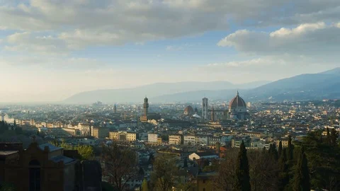 Sunset over Palazzo Vecchio and Cathedral of Santa Maria del Fiore. Stock Footage 74333351