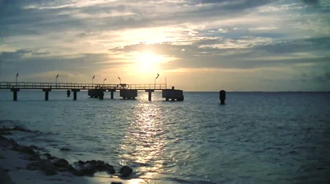 Sunset over Pier Stockbeeldmateriaal 27337206