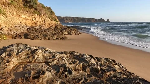 Sunset Over The Pinnacles and Rugged Rock Formations at Woolamai Beach, Phi.. Stock-Footage 312065990
