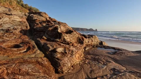 Sunset Over The Pinnacles and Rugged Rock Formations at Woolamai Beach, Phi.. Stock-Footage 312065995