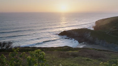 Sunset over Polurrian Cove, Cornwall, England. Stock Footage 128209680
