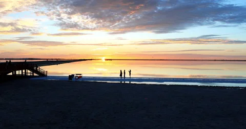 Sunset over Qarhan Salt Lake Vidéo 295774855
