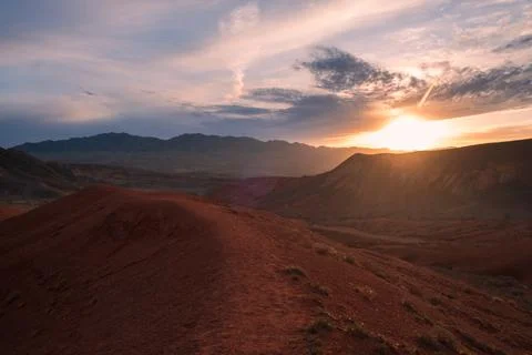 Sunset over the red clay mountains of Boguty in Kazakhstan. This scenic lands Stockfoto's