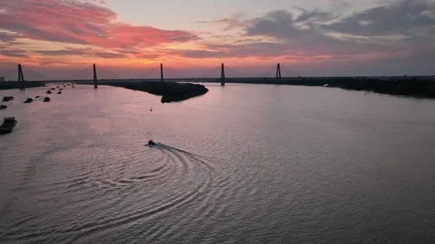 Sunset Over the Red River and Nhat Tan Bridge in Hanoi, Vietnam Stockbeeldmateriaal 344742876