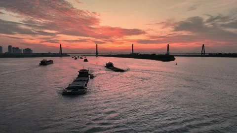 Sunset over the Red River with Nhat Tan Bridge and cargo boats in Hanoi, Vietnam Vídeos de archivo 344742891