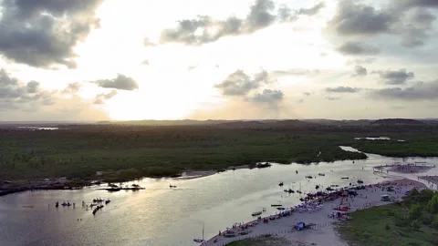 Sunset over the river and beach at Pontal de Maracaípe, Pernambuco. Stock Footage 314466740