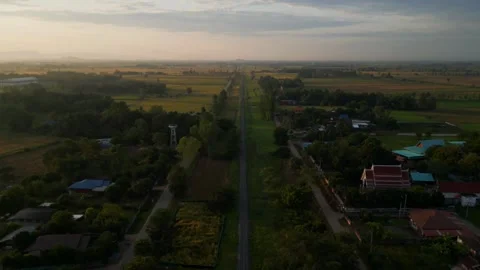 Sunset over the river with clouds and city skyline. 動画素材 290852189