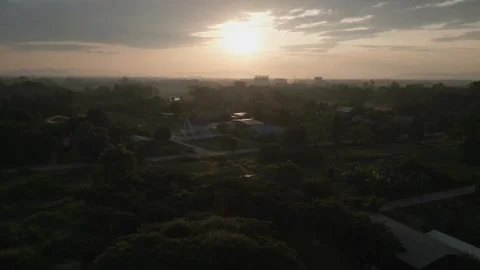 Sunset over the river with clouds and city skyline. 動画素材 290852190