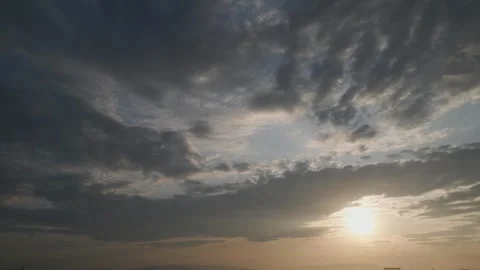 Sunset over the river with clouds and city skyline. 動画素材 290852216