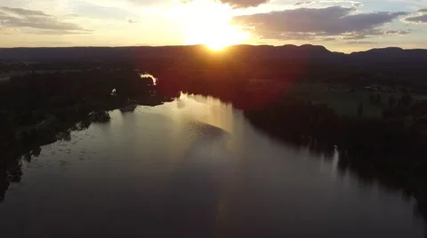 Sunset over River High Tracking shot Vidéo 67413856