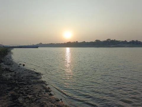 Sunset Over A River River Sunset Landscape Nature Landscape Golden Sunset O Foto stock