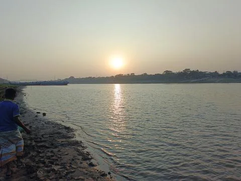 Sunset Over A River River Sunset Landscape Nature Landscape Golden Sunset O Stock-Fotos