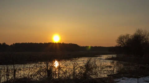 Sunset over the river time-lapse. Vídeo Stock 24626100