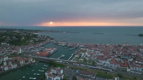 Sunset over Saint-Jean-de-Luz, Nouvelle-Aquitaine, Pyrenees-Atlantiques, France Stock-Footage 311385801