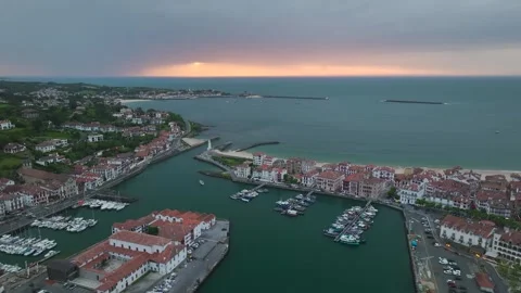 Sunset over Saint-Jean-de-Luz, Nouvelle-Aquitaine, Pyrenees-Atlantiques, France Vidéo 311385876