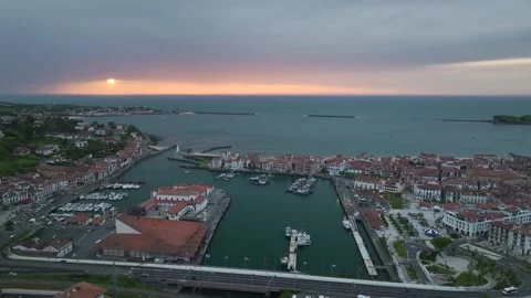 Sunset over Saint-Jean-de-Luz, Nouvelle-Aquitaine, Pyrenees-Atlantiques, France Stock-Footage 311385921