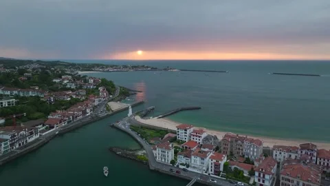 Sunset over Saint-Jean-de-Luz, Nouvelle-Aquitaine, Pyrenees-Atlantiques, France Vidéo 311385954