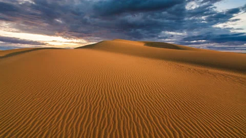Sunset over the sand dunes in the desert Stock-Footage 100095332