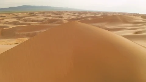 Sunset over the sand dunes in the desert Video stock 113186102