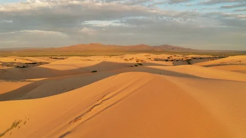 Sunset over the sand dunes in the desert Video stock 117350393