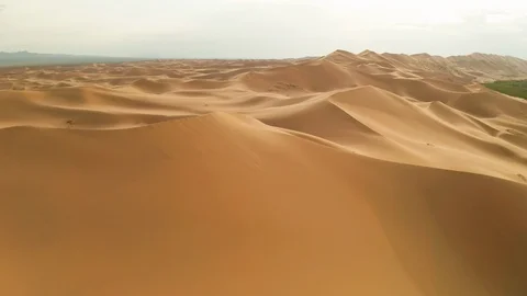 Sunset over the sand dunes in the desert Video stock 120688965