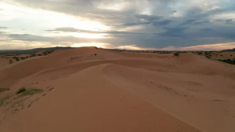 Sunset over the sand dunes in the desert Vídeos de archivo 123138290