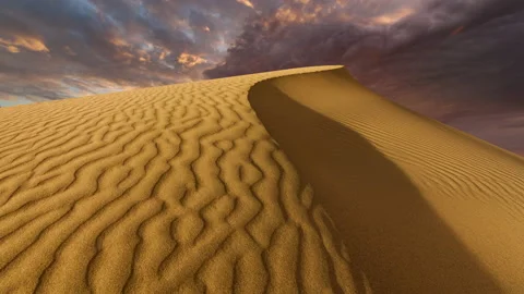 Sunset over the sand dunes in the desert 库存影片 149672063