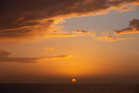 Sunset over the sea with clouds in good weather Stock-Fotos
