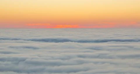 The sunset over a sea of clouds Foto stock