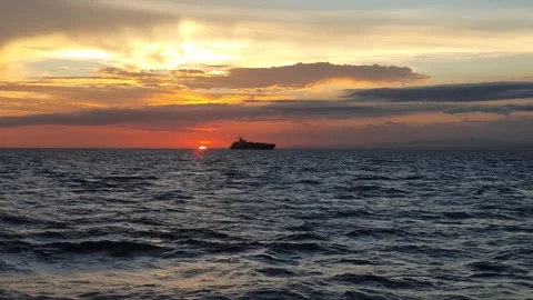Sunset over the sea in Indonesia Vidéo 336251404