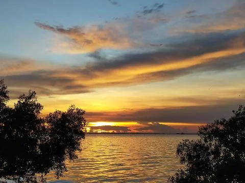 The sunset over the sea in spring makes the sky look beautiful. Chon Buri, Th Stock Photos