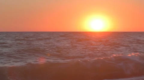 Sunset over the sea water with light glimmering on waves Stock-Footage 8365955