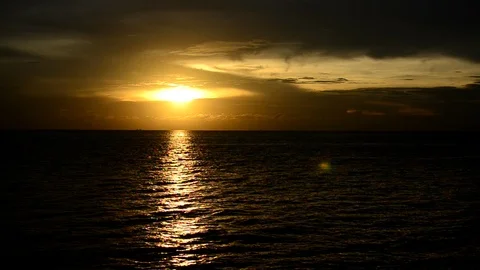 Sunset over seacoast skyline 2 库存影片 108247215