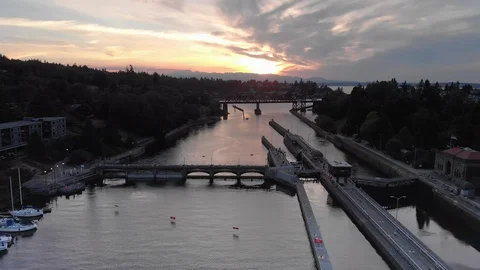 Sunset over Seatte Locks and Ship Canal 스톡 동영상 98227301