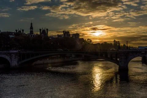 Sunset over the Seine river Stock-Fotos