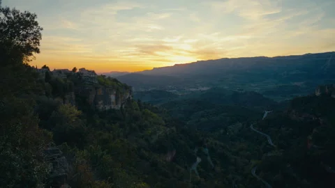 Sunset Over Siurana Above a Deep Valley in Spain Stockbeeldmateriaal 334721529