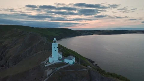 Sunset over Start Point Lighthouse, Trinity House and South West Coast Path, UK 스톡 동영상 246599917