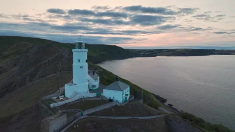 Sunset over Start Point Lighthouse, Trinity House and South West Coast Path, UK Stockbeeldmateriaal 246599924