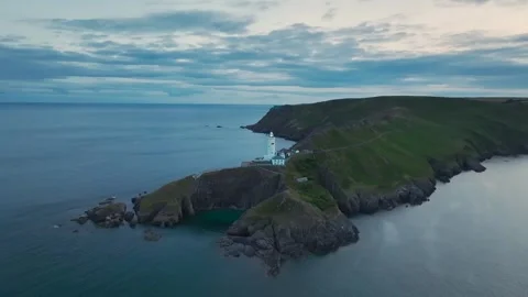 Sunset over Start Point Lighthouse, Trinity House and South West Coast Path, UK 库存影片 246600986