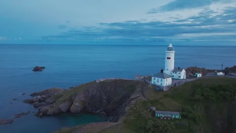 Sunset over Start Point Lighthouse, Trinity House and South West Coast Path, UK 스톡 동영상 246602030