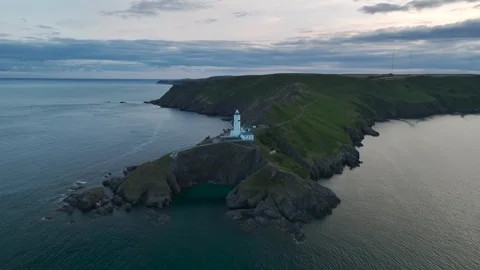 Sunset over Start Point Lighthouse from a drone, Trinity House, Devon, England 動画素材 261042872