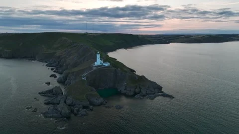 Sunset over Start Point Lighthouse from a drone, Trinity House, Devon, England 動画素材 261042939